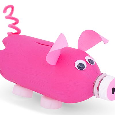 Voorbeeld van een geknutselde spaarpot in de vorm van een varken.
