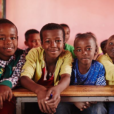 Ethiopische kinderen in een klaslokaal.