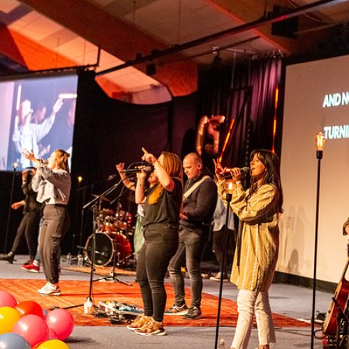 Foto van de christelijke band Heartbeat Worship.