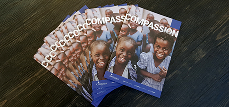 Foto van de brochure van Compassion.