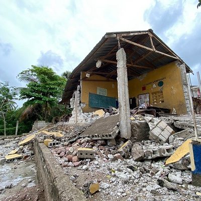 Door aardbeving verwoest klaslokaal in Haïti