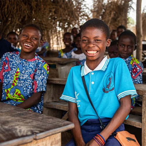 Pelagie uit Togo is met haar klasgenoten op het Compassion-project