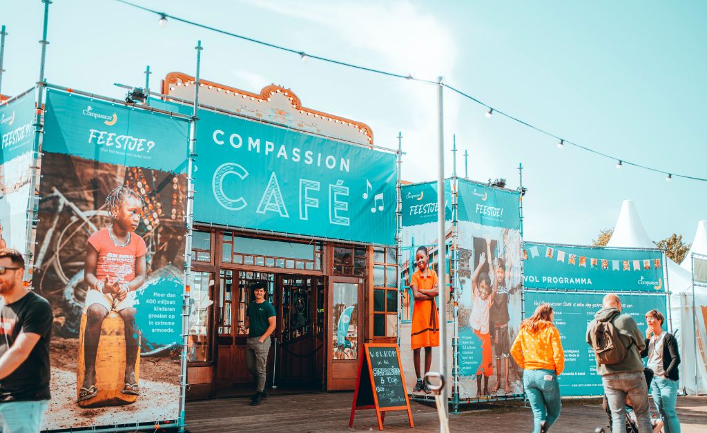 Sfeerimpressie van het Compassion Café tijdens Opwekking 2023.