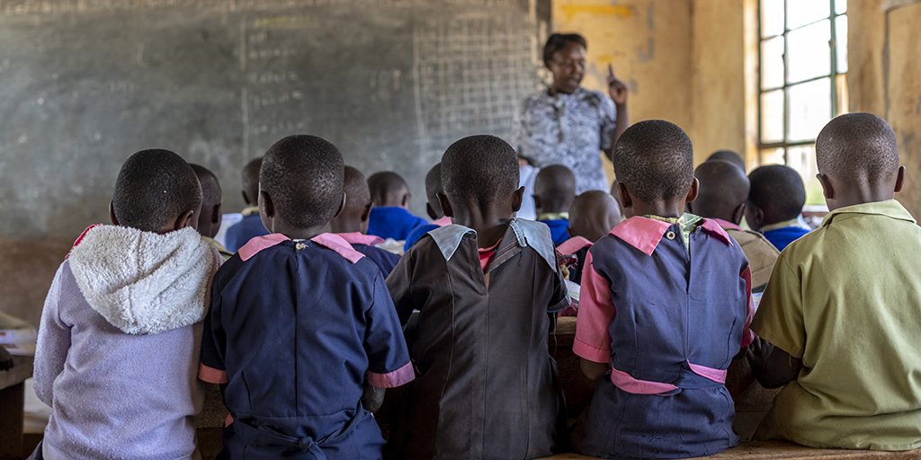 Kinderen in klaslokaal in Kenia