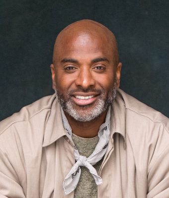 Foto van zanger Dwight Dissels.